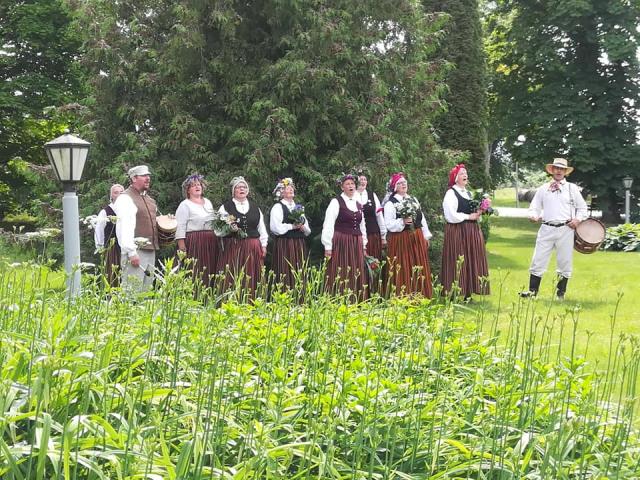 Folkloras kopa "Zīle"